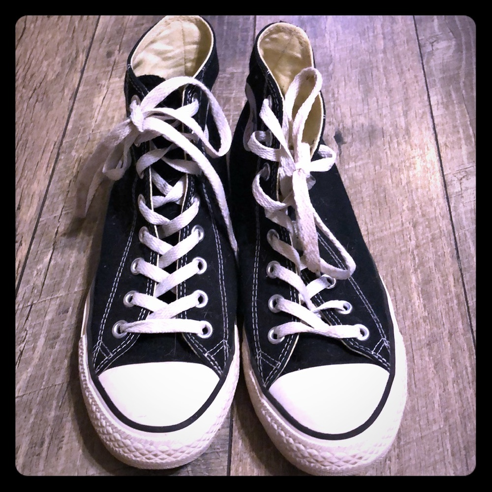 Converse high top Men’s 7 women’s 9